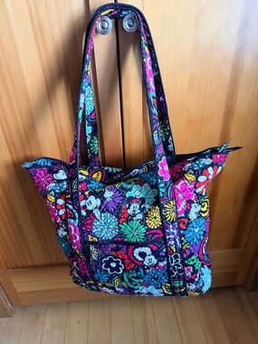 VERA BRADLEY DISNEY PARKS Magical Blooms Mickey Black Floral Tote Bag